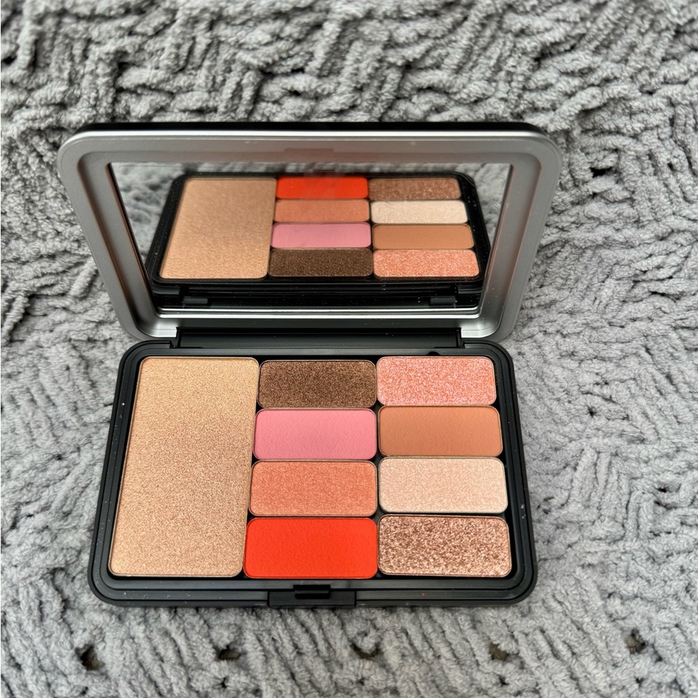 NEW— Make Up Forever Palette - 003 Tangerine